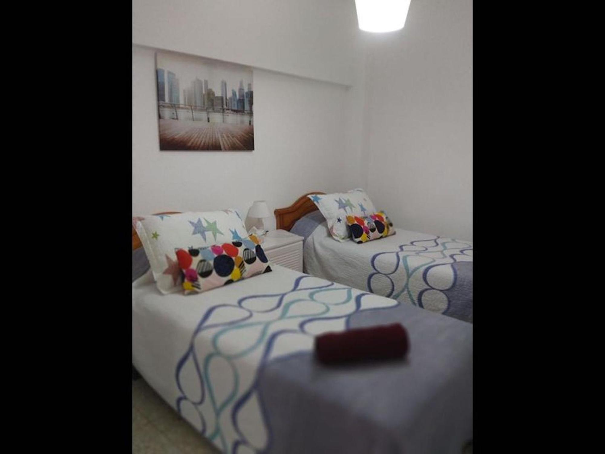 Deluxe 3 Bedroom Apartment, Balcony, 15 Minutes Walk To And Sys2 *
